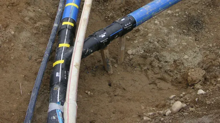 Transportleitung mit Ortungsband, Schutzrohr für Signalkabel (weiss) Transportleitung mit Ortungsband, Schutzrohr für Signalkabel (weiss)